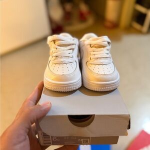 Nike Air Force 1 size 6C Classic White Kids Sneakers